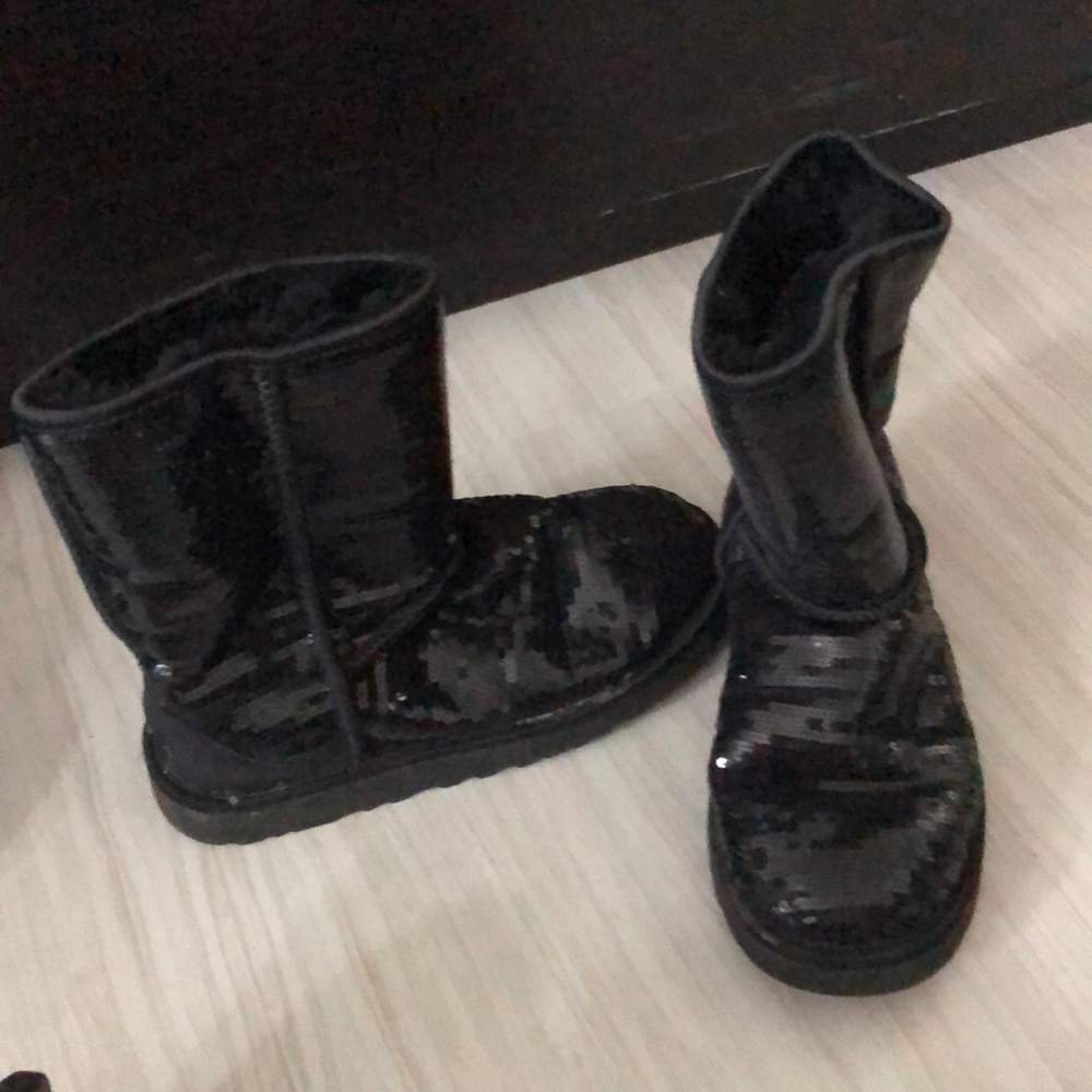 Black Authentic sparkle uggs